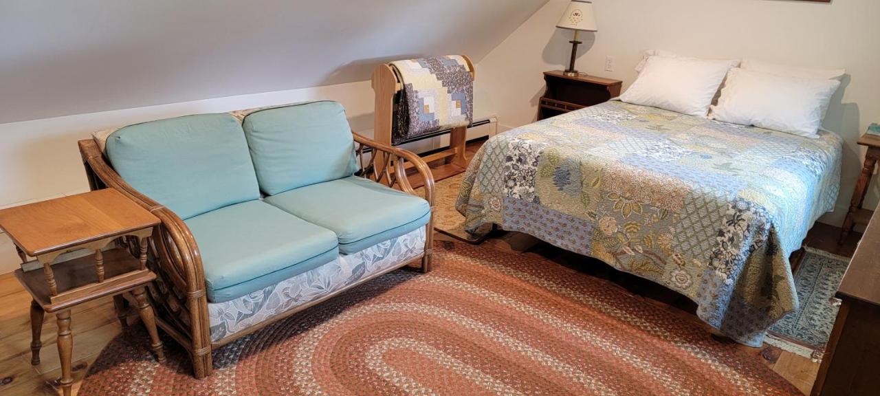 Hawks House Inn Walpole Room photo